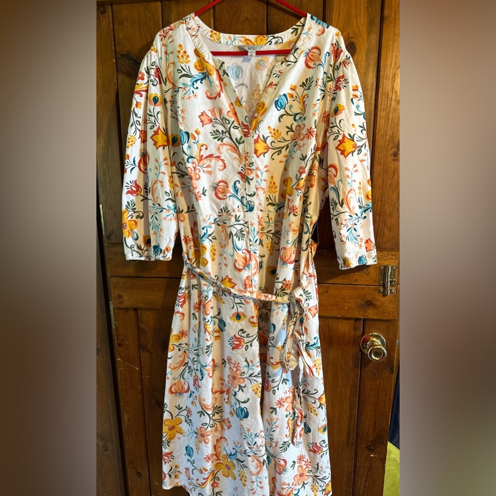 Pit to pit 27”, Waist 24”, yes pockets, 100% cotton, fit and flare style